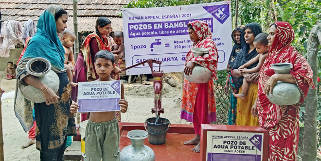 Fondo pozo agua potable en Bangladesh