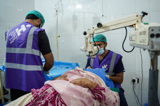 Operación de piernas (huesos) para Hussein.