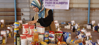 Preparamos y repartimos 100 packs de alimentos familiares (460 beneficiarios) en Khan Younis.