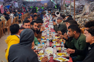 Fondo Alimenta al que Ayuna en Ramadán - Iftar y suhur calientes.