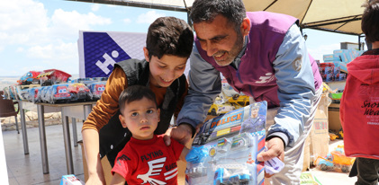 Regalos del Eid para huérfanos