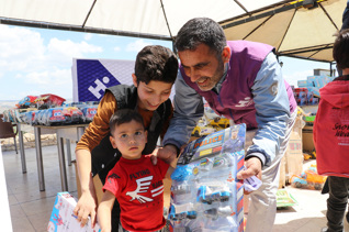 Regalos del Eid para huérfanos