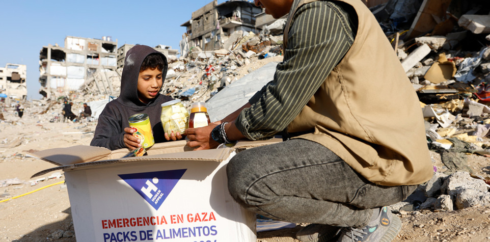 Reparto de comida caliente para iftar en Gaza - Ramadán 2025